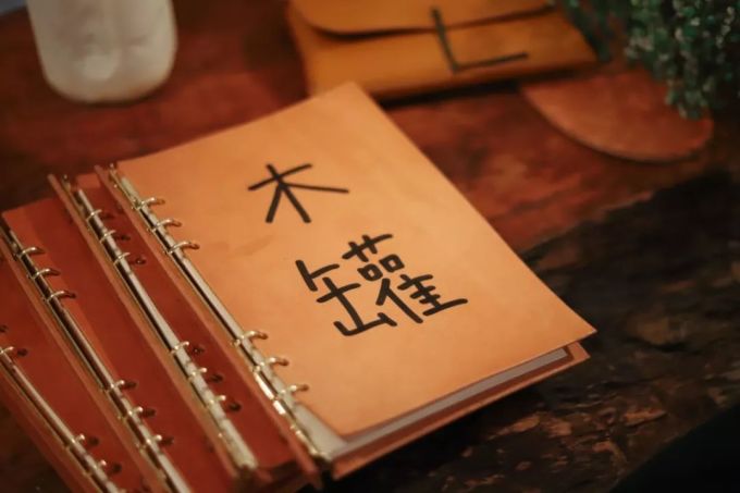 undefined 这对情侣逃离广州又回到广州,只为开一家「简陋」的店