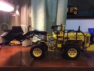 Lego 沃尔沃轮式装载机 42030