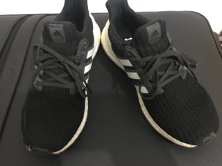 adidas UltraBOOST跑步鞋