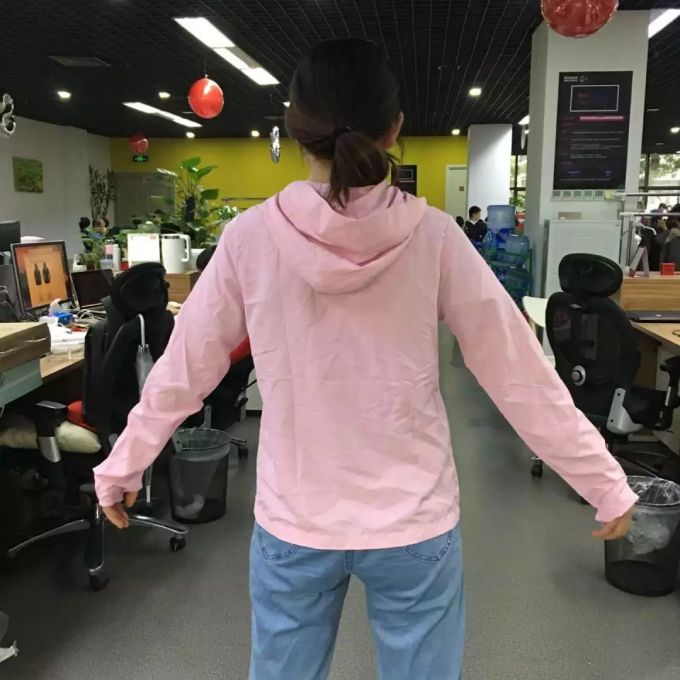 防晒衣评测 | 阿迪、耐克不防晒,它竟比棉T恤还透气