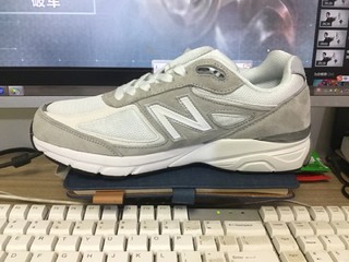 New Balance 990v4 NB