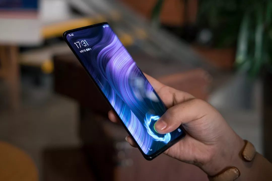 99.6%屏占比新套路 vivo NEX 3旗舰新机评测