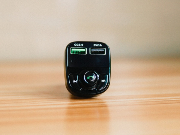 支持快充，蓝牙播放:现代车载蓝牙播放器