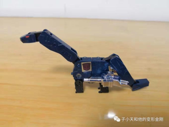 【评玩具】子小天:Movie杨测评《SDCC展会限定SS20甲壳虫大黄蜂&恐龙磁带套装 电影与动画的巧妙结合》