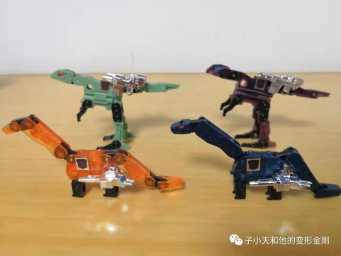 【评玩具】子小天:Movie杨测评《SDCC展会限定SS20甲壳虫大黄蜂&恐龙磁带套装 电影与动画的巧妙结合》
