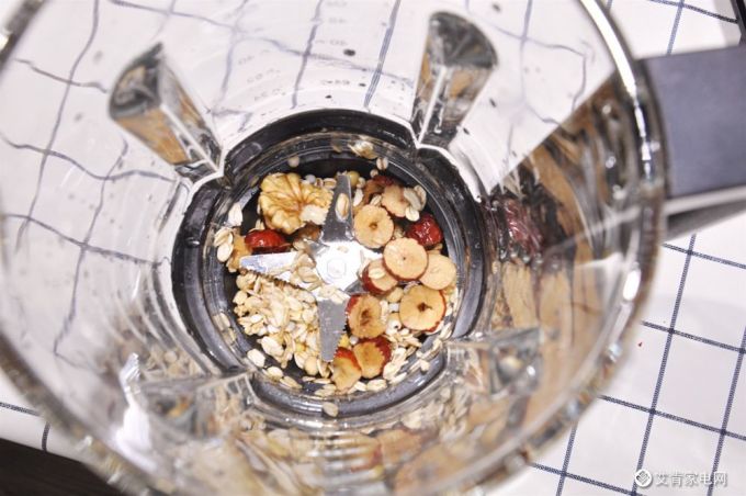 【艾肯评测】谁说破壁机又大又重还吵?美的超薄变频静音破壁机ML-BL1883A评测