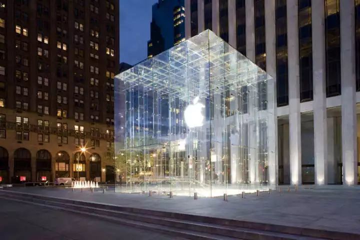 iPhone越来越"丑", 苹果店却越来越美