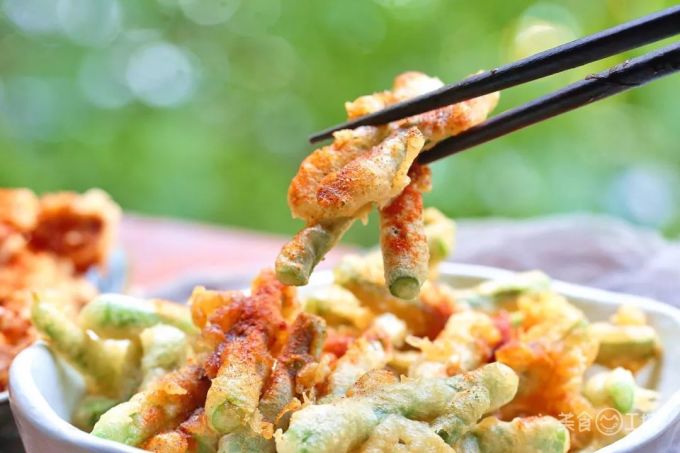 面粉里裹一裹,蔬菜吃出肉味来!