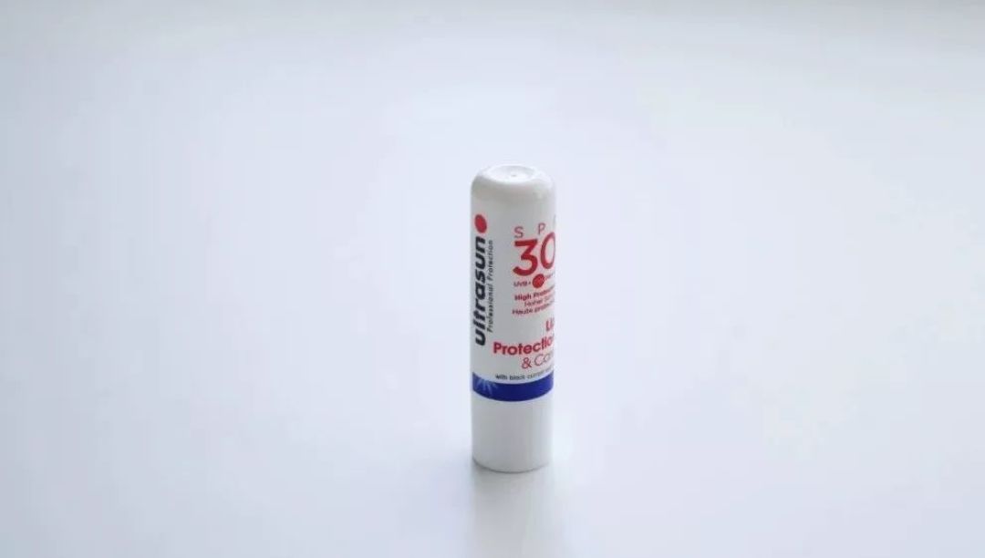 25 支秋冬唇膏大型测评 | 越搽越干？唇炎？最佳口红打底？