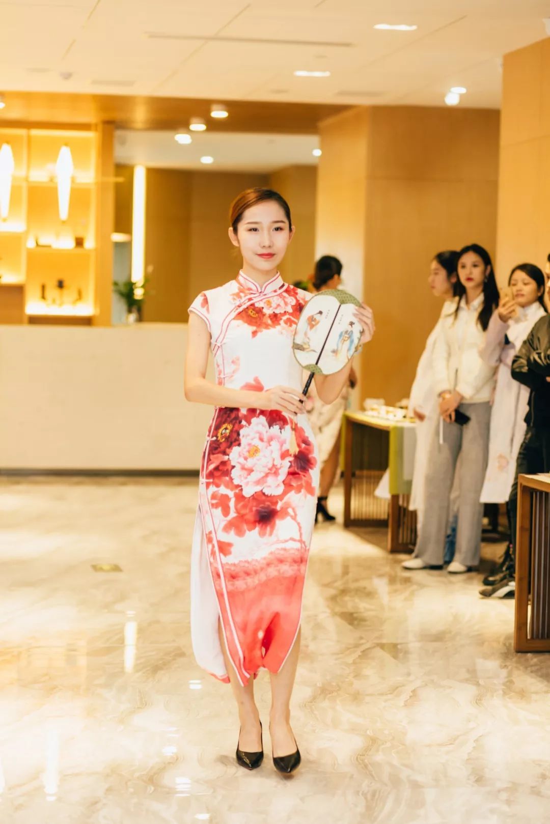 穿上最美的旗袍，入住武汉最有腔调的酒店