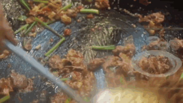 连上三大综艺,开哪火哪!走进联合国的湘菜代表,再次掀起“小炒黄牛肉热”~