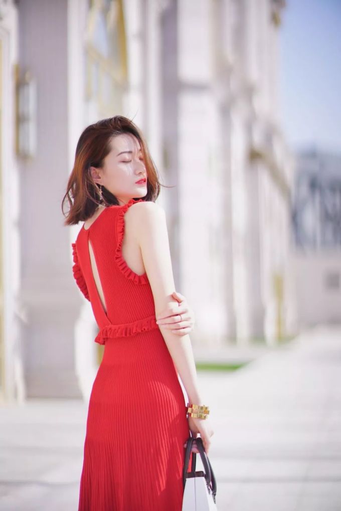 用全世界女人都爱的法式优雅,来拯救你的春夏衣橱!