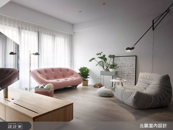 不做电视墙,客厅设计更加分:摆脱沙发+电视柜,90后小年轻的新标配