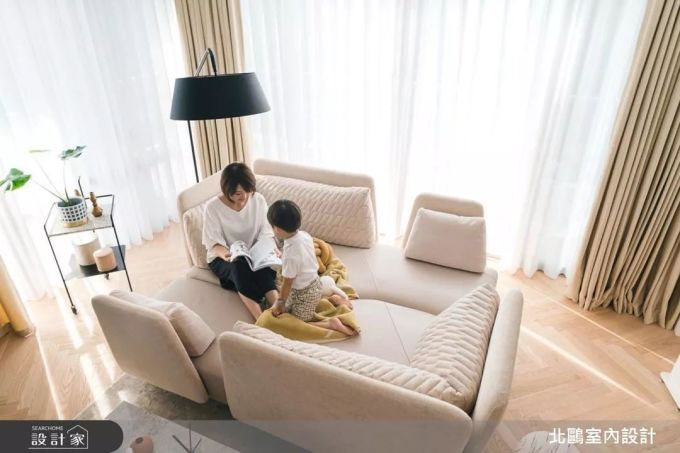 不做电视墙,客厅设计更加分:摆脱沙发+电视柜,90后小年轻的新标配