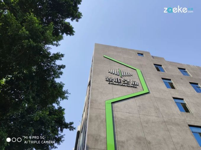 正试图“攻城略地”小米9 Pro,已经在5G时代找到一席之地