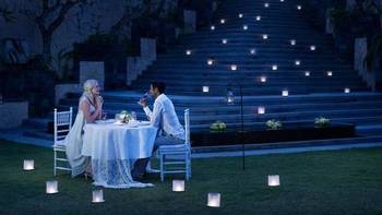 旅游攻略 篇二百九十五：巴厘岛的浪漫不是说出来的，而是陪对方吃一顿浪漫的烛光晚餐 