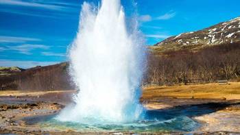 旅游攻略 篇二百九十四：冰岛旅游你会用一天时间打卡黄金圈吗？不是购物是看40米高间歇泉 