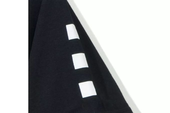 潮闻快食|经典「雪山」羽绒服再现!Off-White™发布新Logo设计T恤