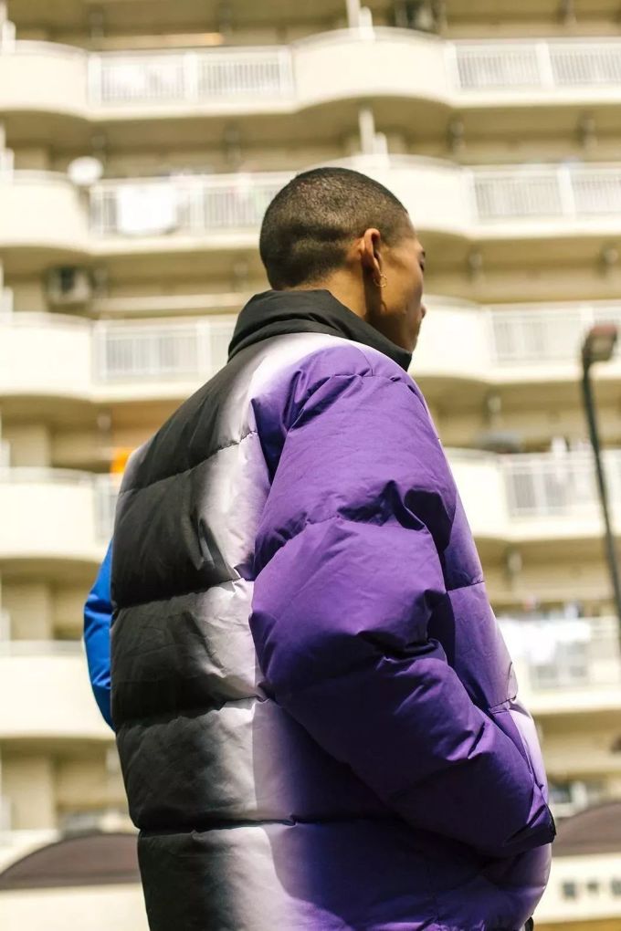 潮闻快食|经典「雪山」羽绒服再现!Off-White™发布新Logo设计T恤