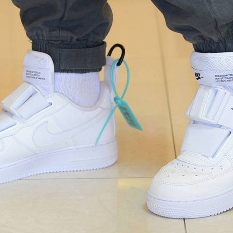 另类解构风 NIKE AIR FORCE 1 UTILITY磁扣