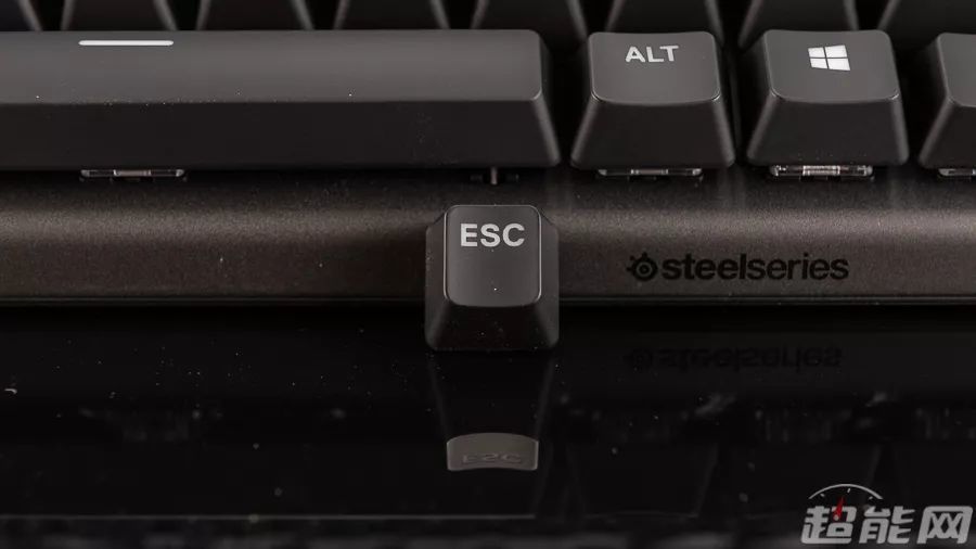 赛睿Apex Pro机械键盘体验：让键盘来适应你的手指