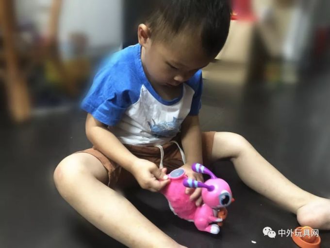 微信图片_20190930113940.jpg 这两款玩具能让人感受到养宠物的乐趣?【中外玩具网测评】