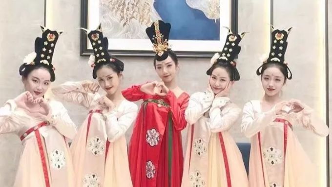 微信图片_20190926181433.jpg 刷屏朋友圈的云门「国潮主题展」,到底是什么样子?