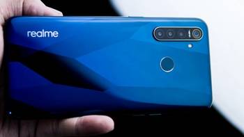 为了找个千元级不错的备用机，尝鲜买了一部Realme Q