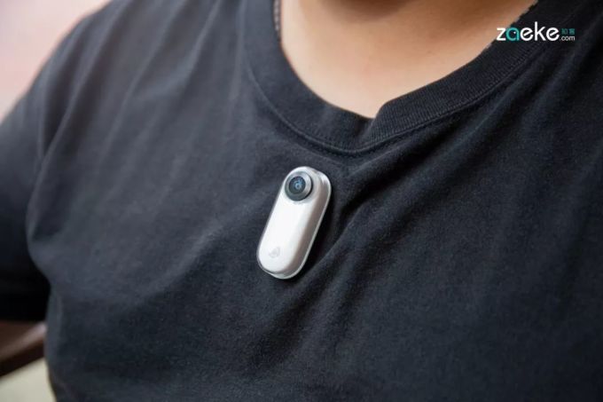 小巧如拇指的 Insta360 GO,是一款乐趣取向的 Vlog 神器