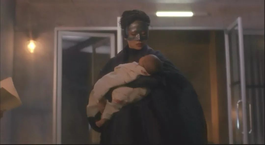 1993年，这部女版“蝙蝠侠”，吓得我不轻