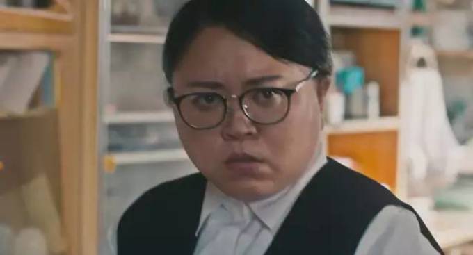 兄弟相残,姐妹互厮,这片证明:现实中最嫌弃你的人,常常是至亲
