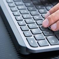 罗技 MX KEYS键盘：应对多设备桌面多设备输入需求