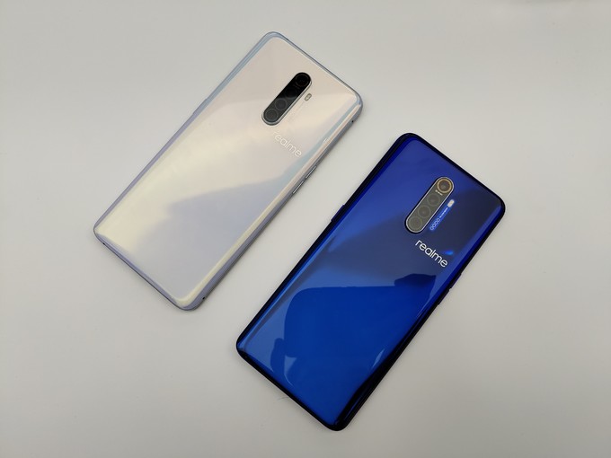 90Hz平民旗舰：realme X2 Pro手机发布，骁龙855Plus、50W闪充加持红砖水泥配色亮眼，首销价2599元起