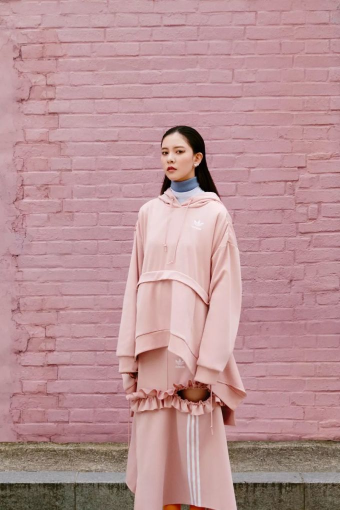 潮闻快食 | adidas Originals by J KOO 联名系列登场,Kiko 与 CamperLab 再次合作