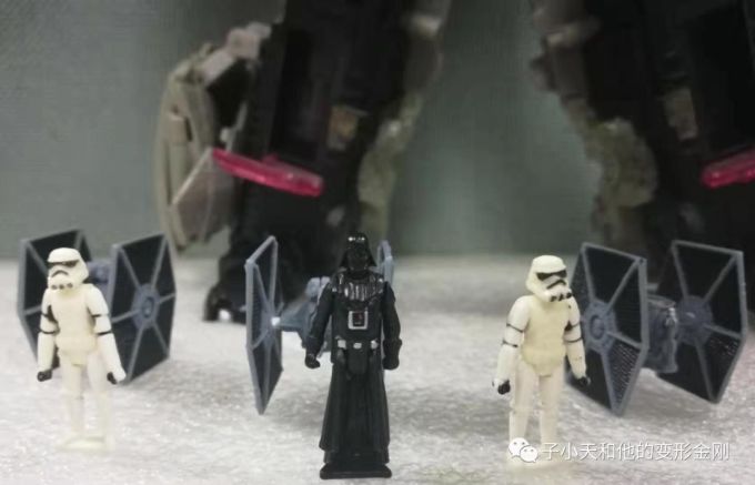 【评玩具】子小天:粑粑总测评《变形金刚 星球大战主题系列—死星 深藏不露的一颗球^-^》