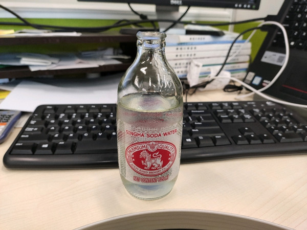 除了大象苏打水，工作中还可以来一瓶胜狮牌
