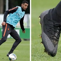荷兰新星训练中上脚新一代PUMA FUTURE足球鞋