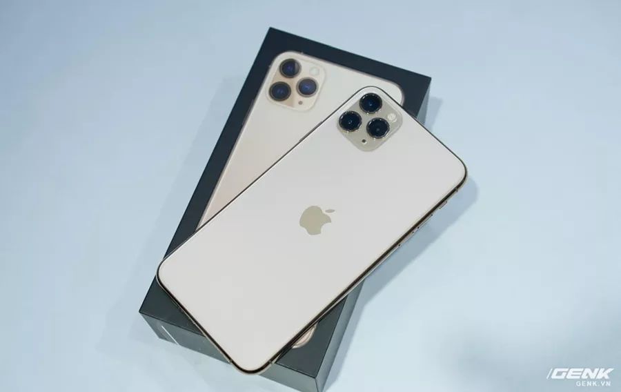 苹果iPhone 11 Pro Max开箱抢跑：黑色包装盒，可能是全球首发