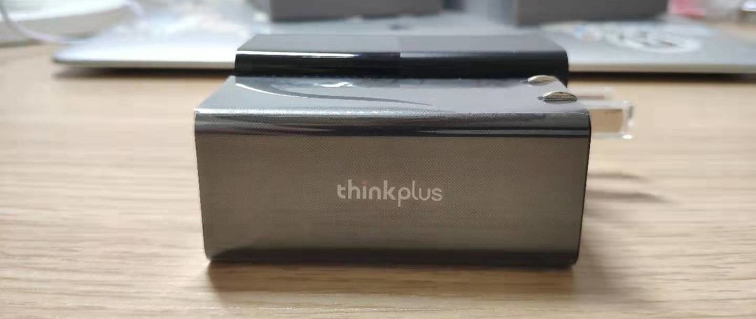 联想 ThinkPlus推出口红电源mini 45W PD充电头 ，一头搞定轻薄本与手机