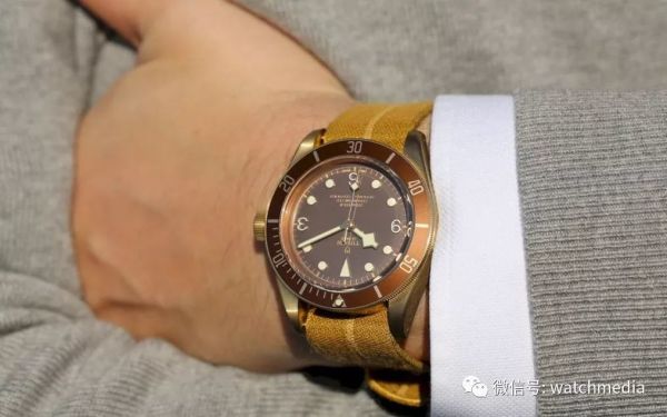 秋天来了,你只知道换衣服?其实手表也要换!