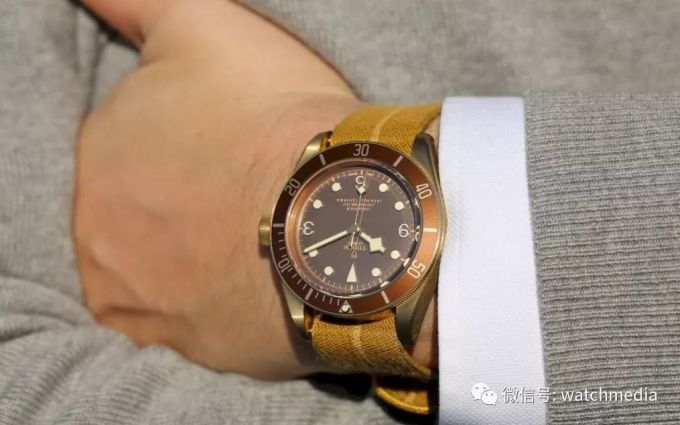秋天来了,你只知道换衣服?其实手表也要换!