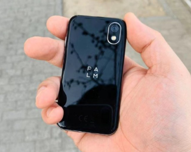 Palm归来，TCL推出全新Palm手机，3.3英寸小屏，800mAh电池