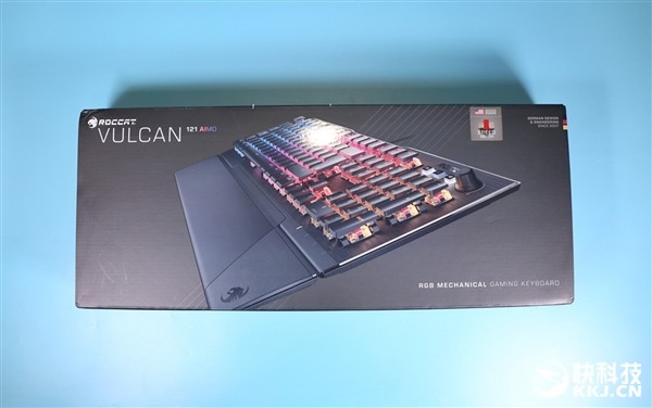 悬浮透明键轴+拉丝金属：ROCCAT 冰豹 推出 Vulcan 瓦肯121 RGB机械键盘泰坦轴版