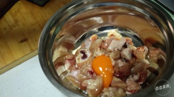 鸡肉又有新做法,这样操作比大盘鸡简单,比鸡翅过瘾