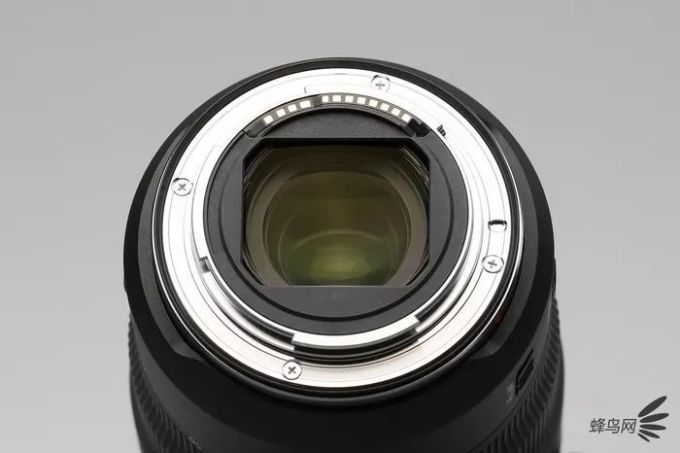 新生RF大三元标变 佳能RF24-70mm F2.8评测