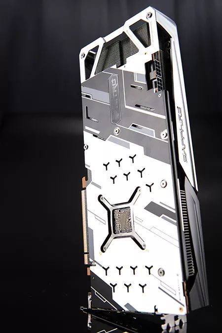 蓝宝石 RX 5700 XT Nitro+ 超白金评测：超白金品质，不负众望