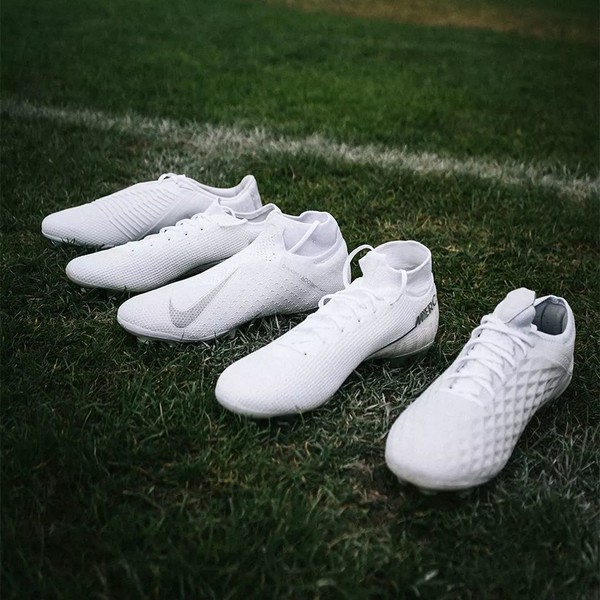 值得买的足球鞋 耐克足球鞋穿着体验(大底|鞋带|鞋舌|鞋面|鞋钉)