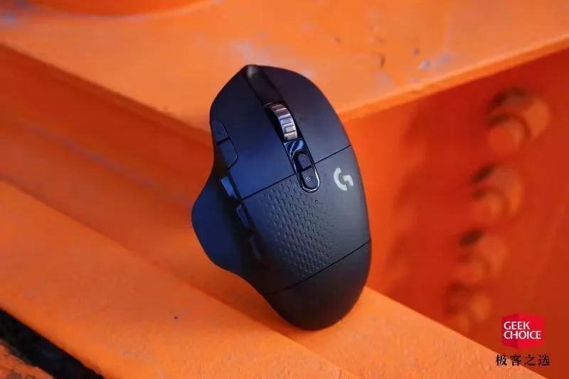 罗技 G604 无线游戏鼠标：可编程按键+双模滚轮，它能让你无缝切换双设备
