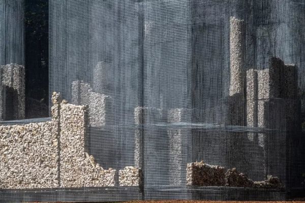 他用铁丝网打造出的惊人作品,比3D网格建模还牛!