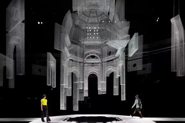 他用铁丝网打造出的惊人作品,比3D网格建模还牛!